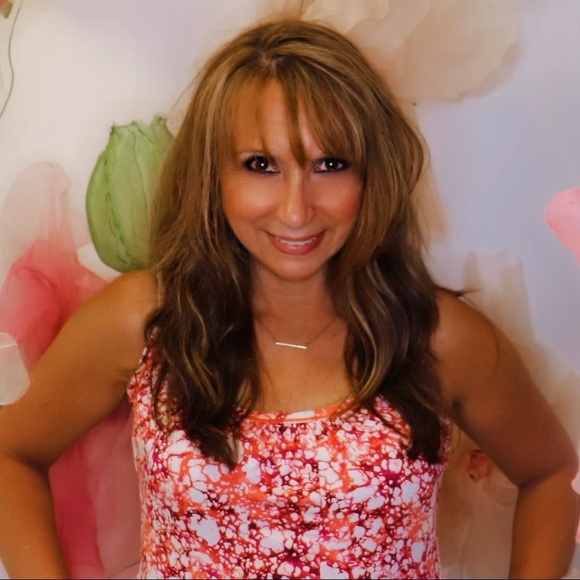 Meet your Posher, Mari - Picture 2 of 4